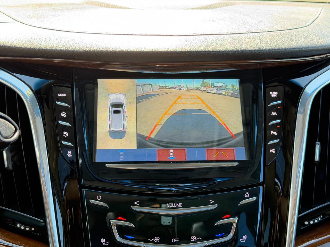 Used 2018 Cadillac Escalade Luxury AWD/4WD image 22