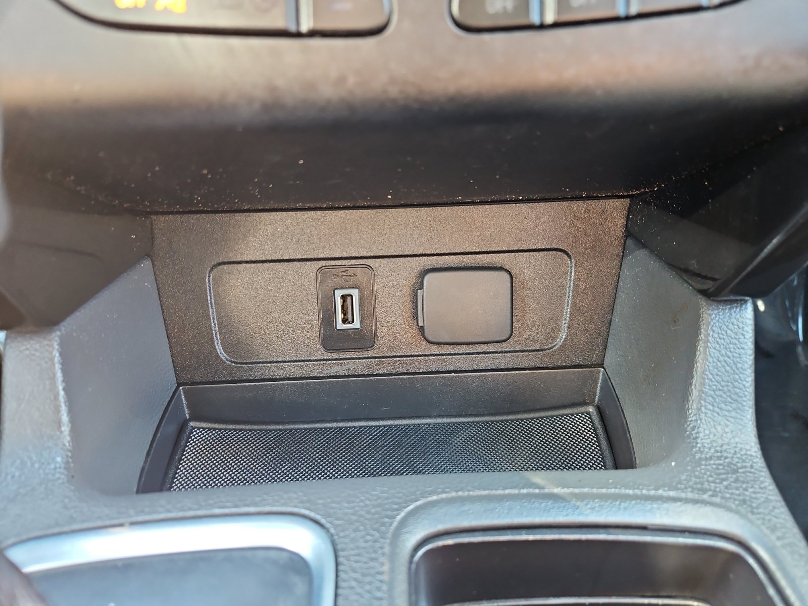 Used 2017 Ford Escape Titanium w/ Equipment Group 301A AWD/4WD image 22