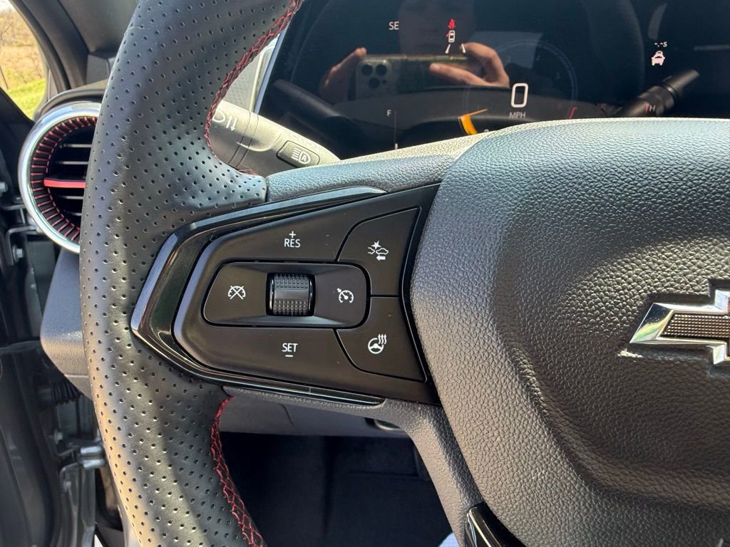 Used 2025 Chevrolet Trax RS w/ Driver Confidence Package image 30