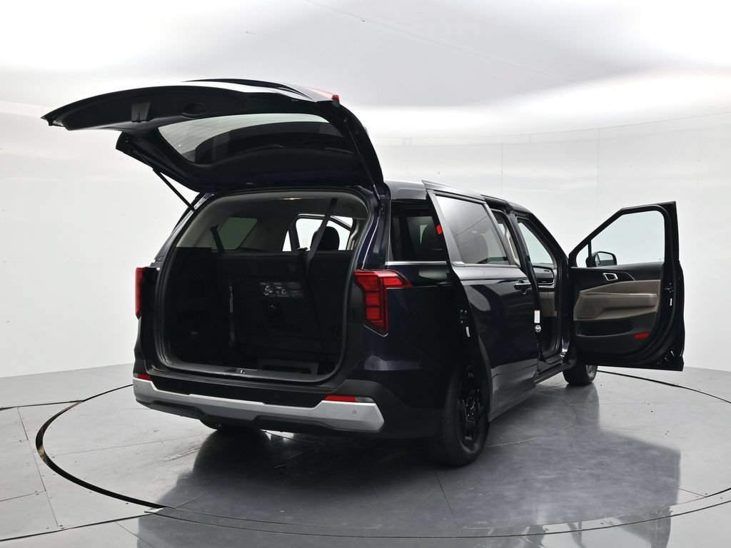 Used 2025 Kia Carnival FWD image 52
