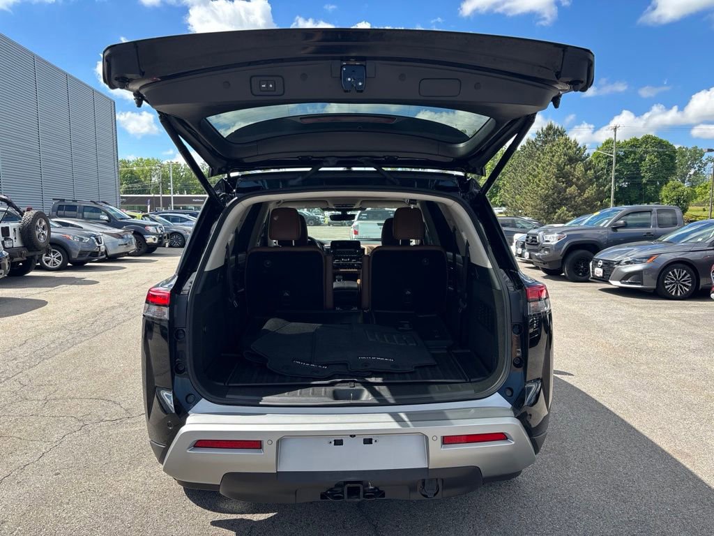 Certified 2024 Nissan Pathfinder Platinum AWD/4WD image 8