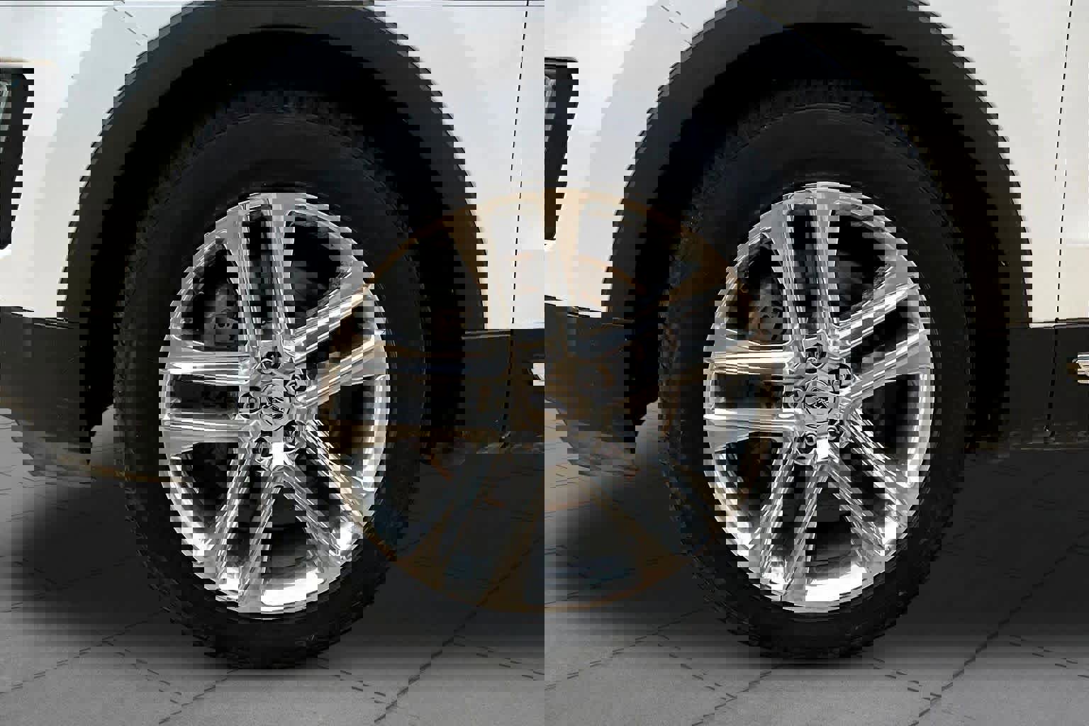 Used 2016 Ford Explorer XLT w/ Equipment Group 202A FWD image 11