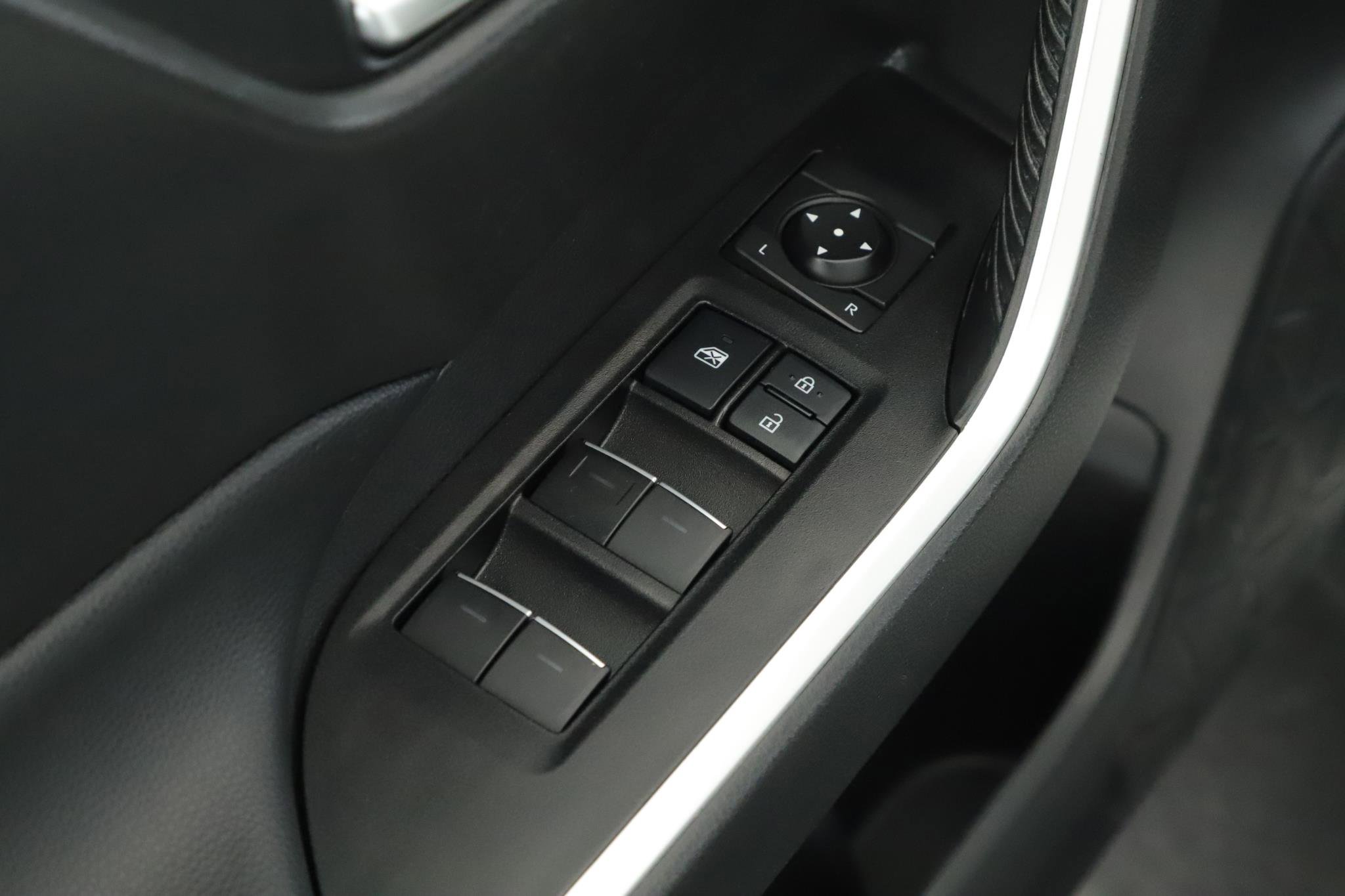 Used 2022 Toyota RAV4 XLE image 7