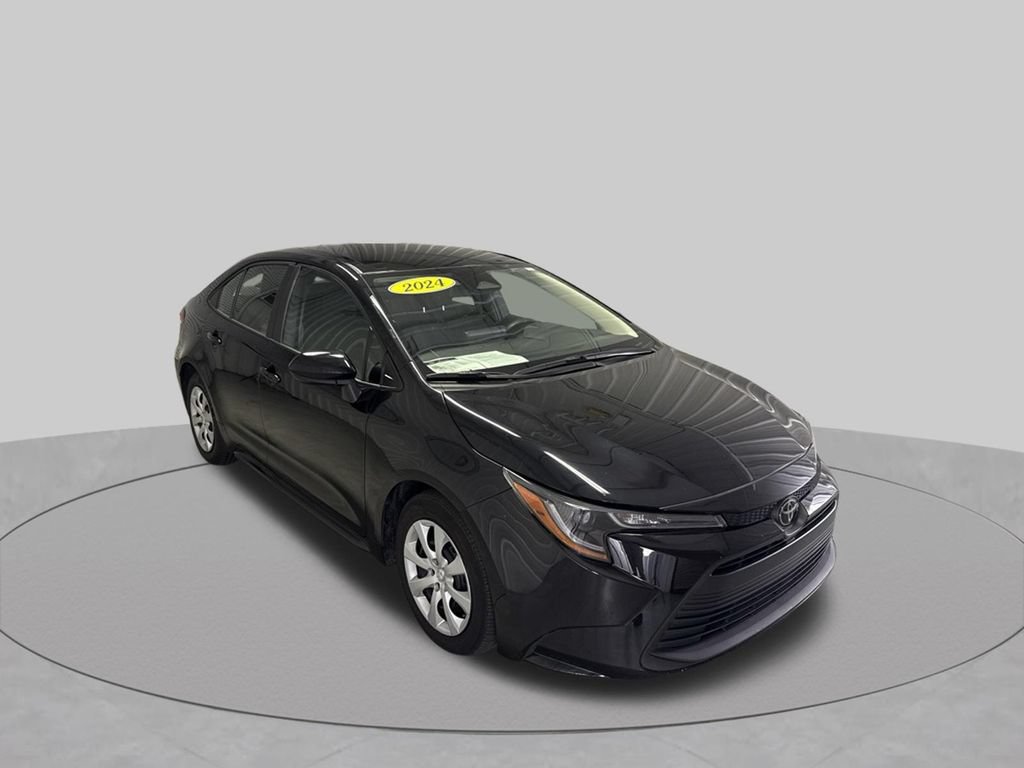 Used 2024 Toyota Corolla LE FWD image 5