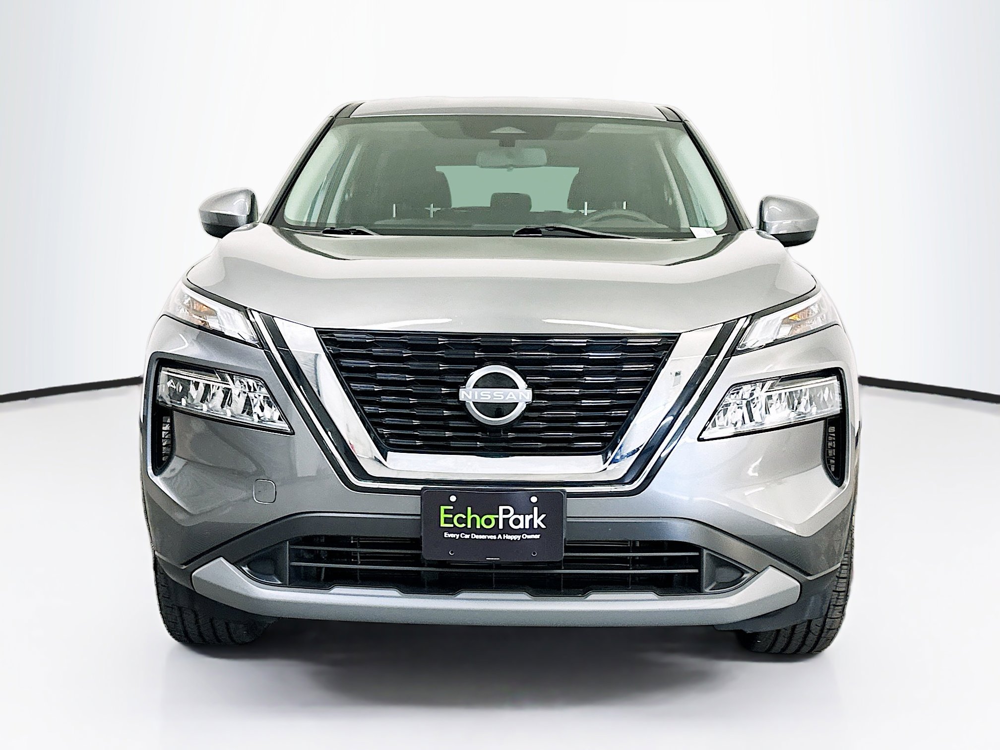 Used 2023 Nissan Rogue SV image 2