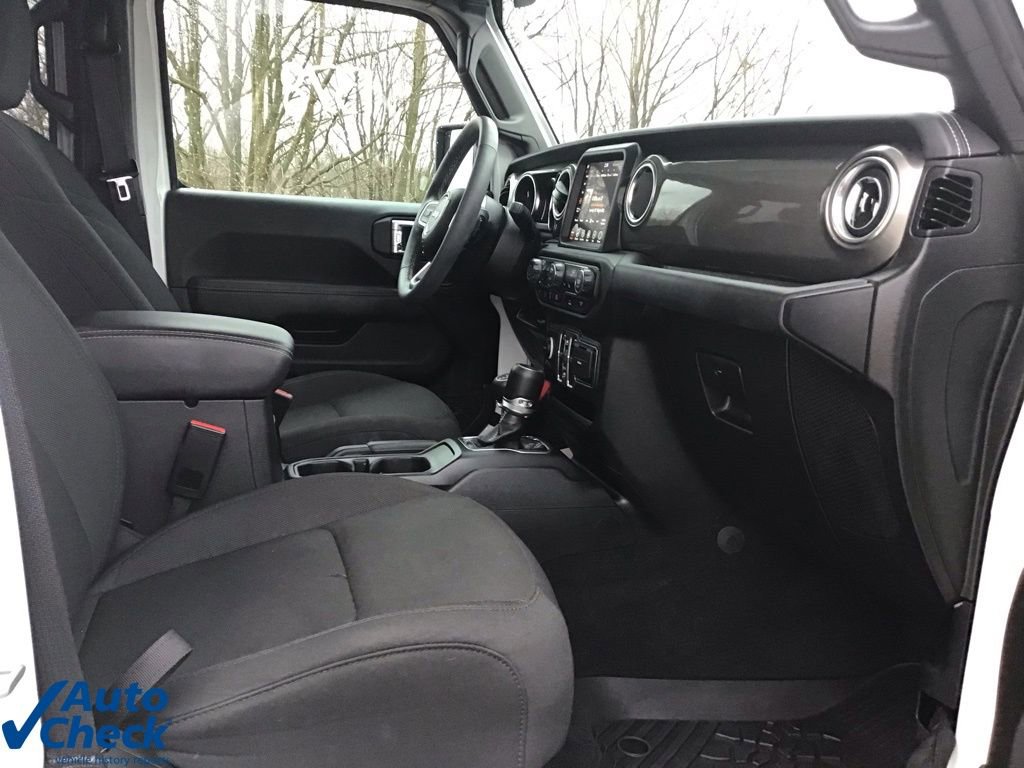 Used 2023 Jeep Wrangler Sahara w/ Cold Weather Group image 18