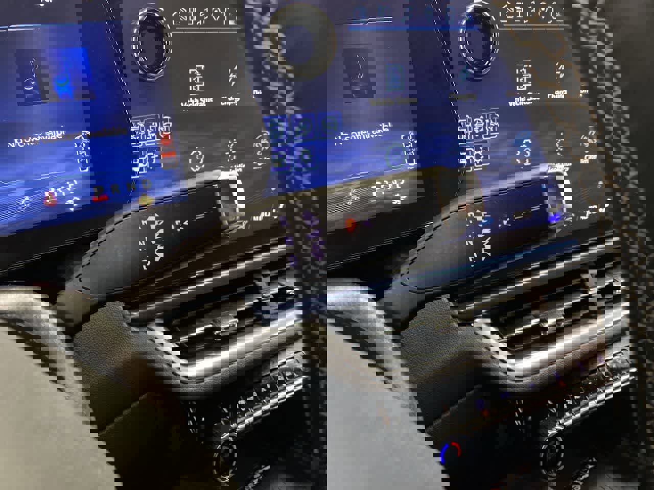 Used 2025 Chevrolet Equinox EV LT w/ Convenience Package image 25