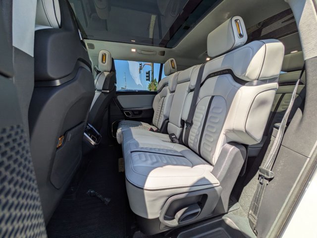 Used 2023 Rivian R1S Adventure AWD/4WD image 19