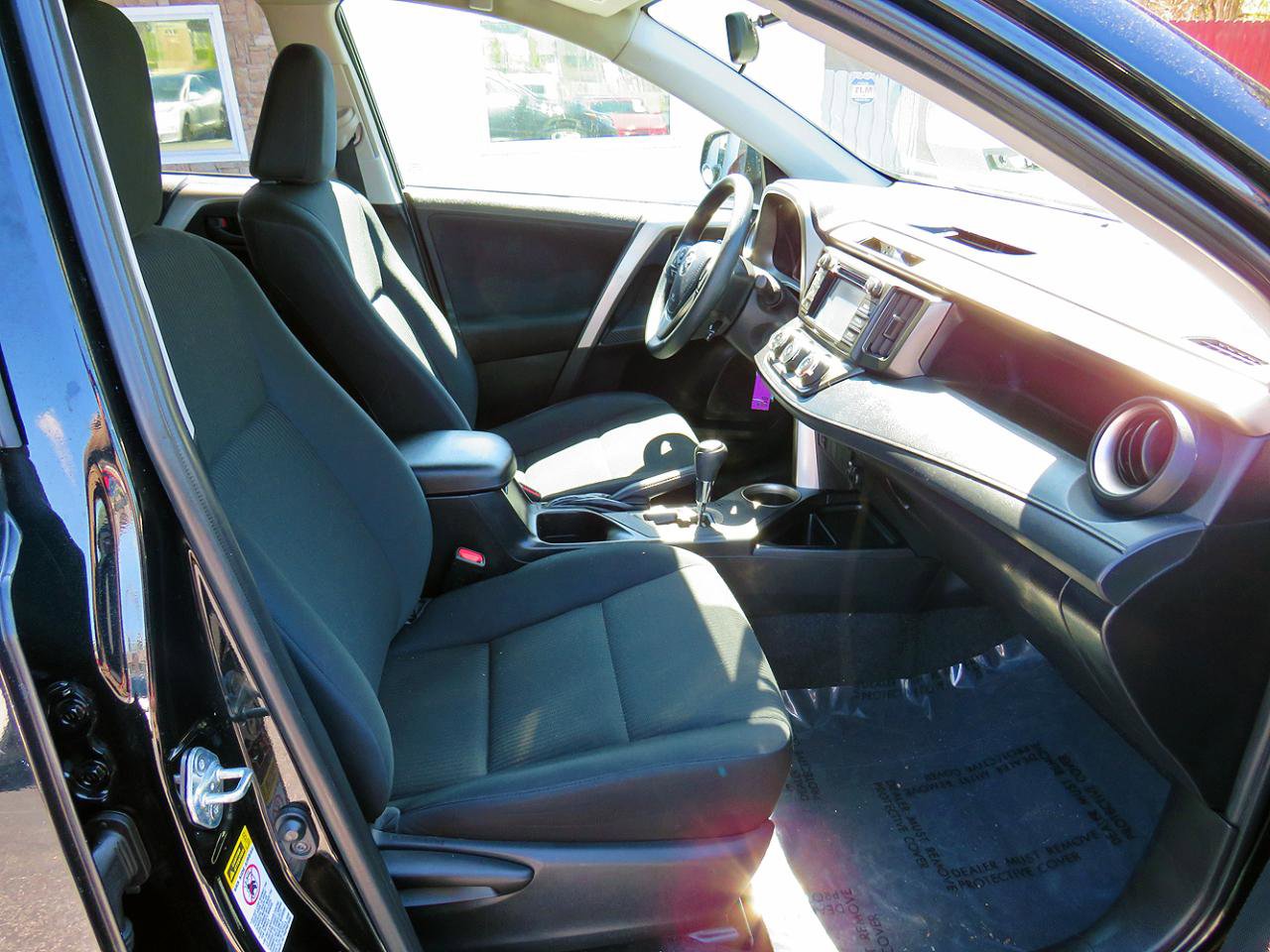 Used 2015 Toyota RAV4 LE image 12