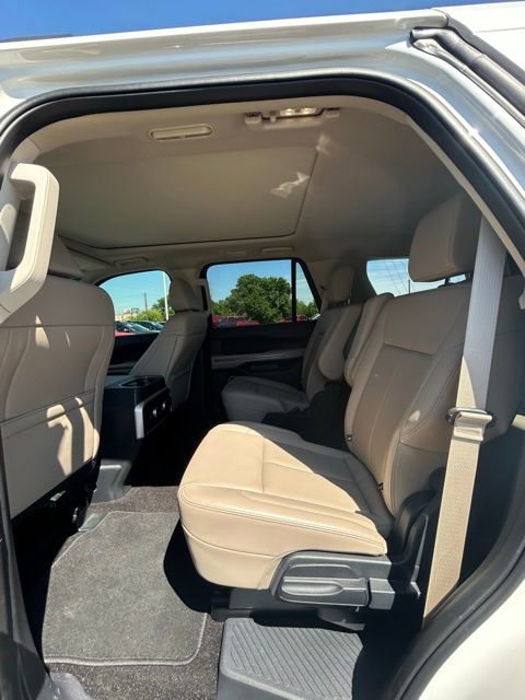 Used 2023 Ford Expedition XLT RWD image 8