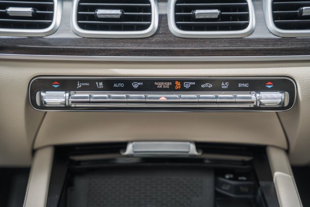 Used 2020 Mercedes-Benz GLS 450 4MATIC image 27