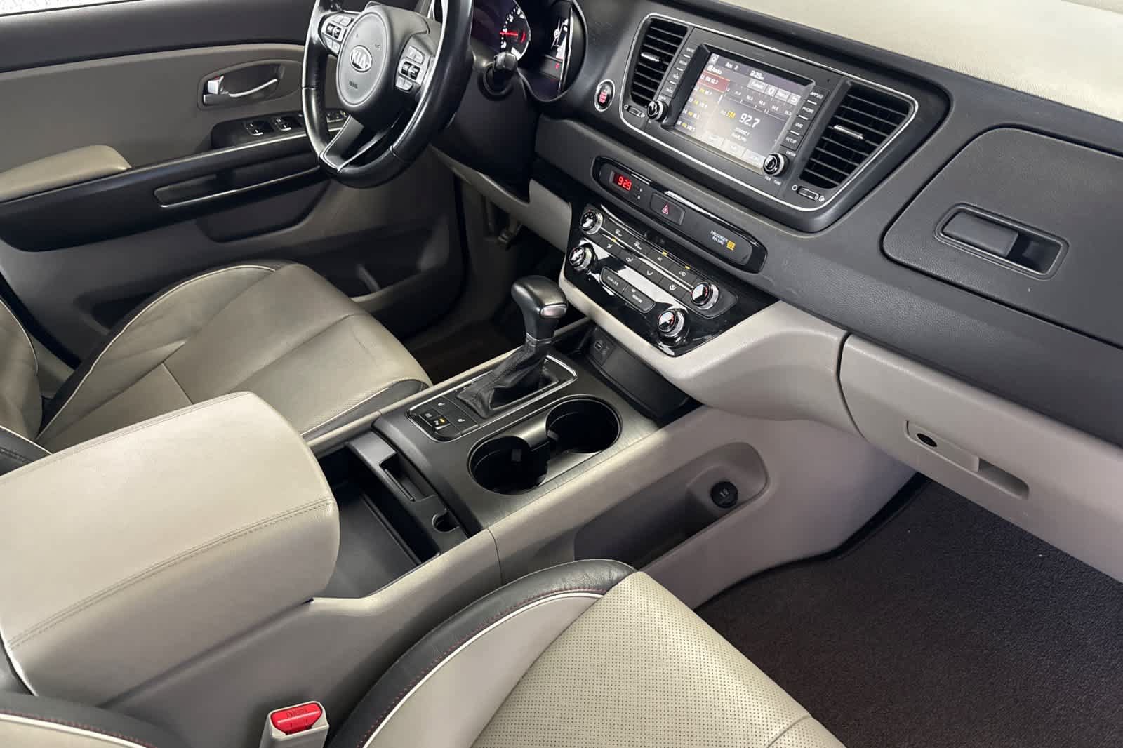 Used 2017 Kia Sedona LX w/ LX Essentials Premium Package FWD image 18