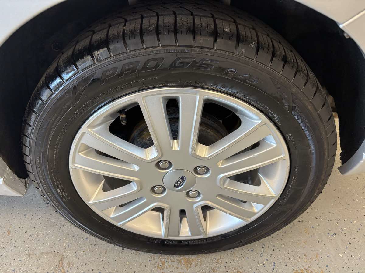 Used 2010 Ford Focus SEL FWD image 24