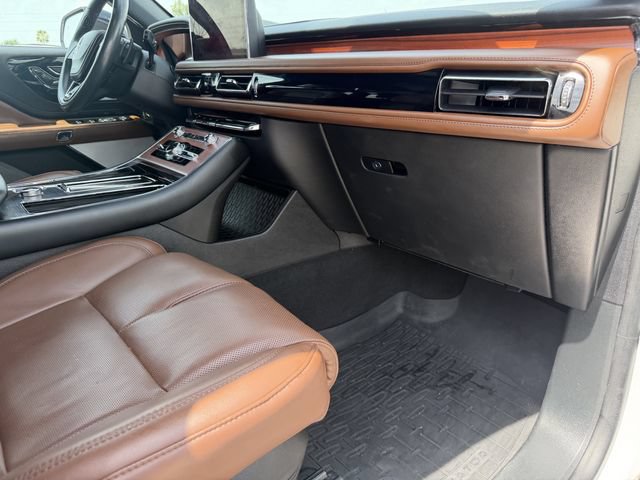 Used 2023 Lincoln Aviator Reserve w/ Equipment Group 201A AWD/4WD image 14