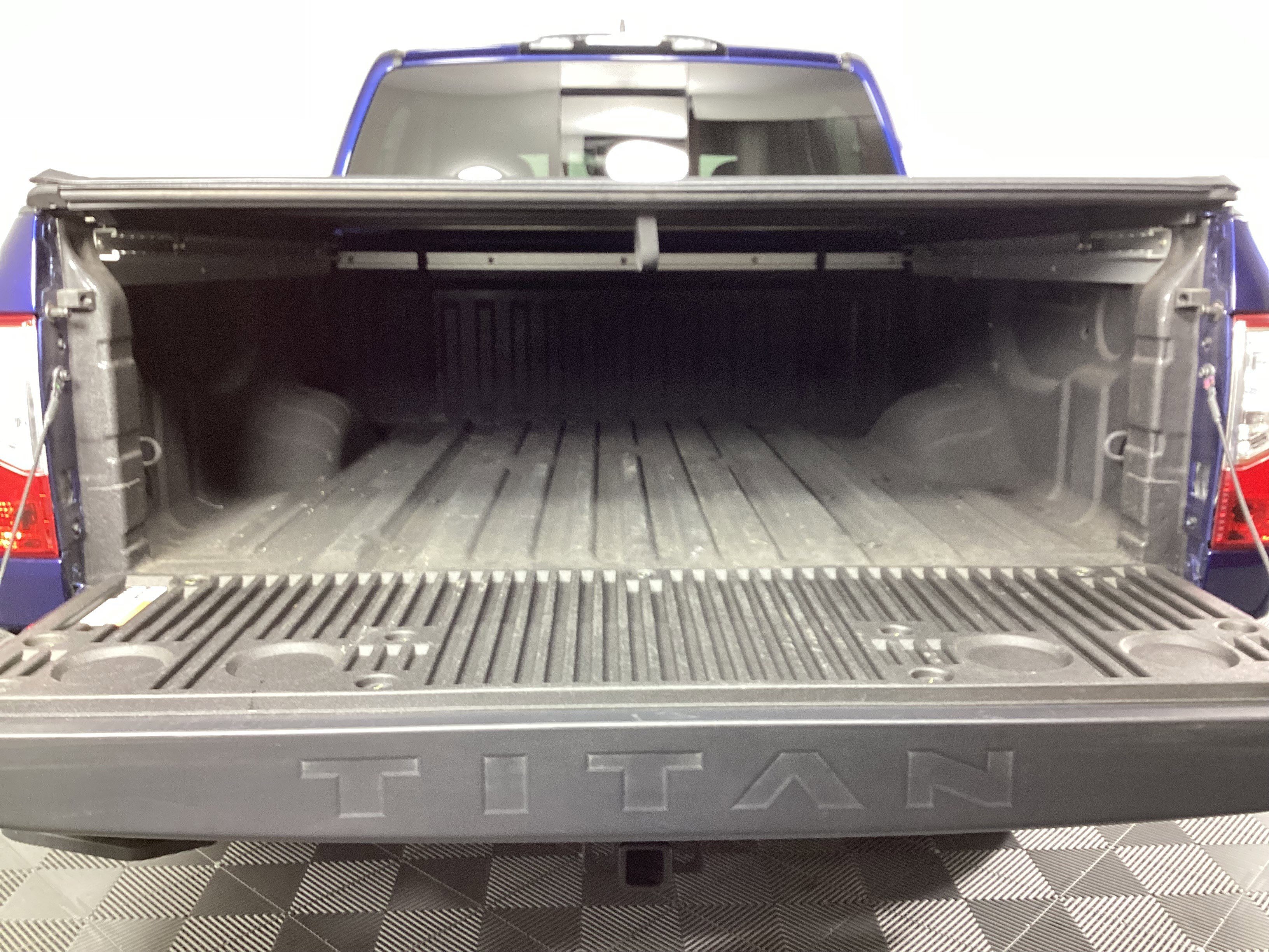 Used 2024 Nissan Titan SV w/ SV Convenience Package image 10