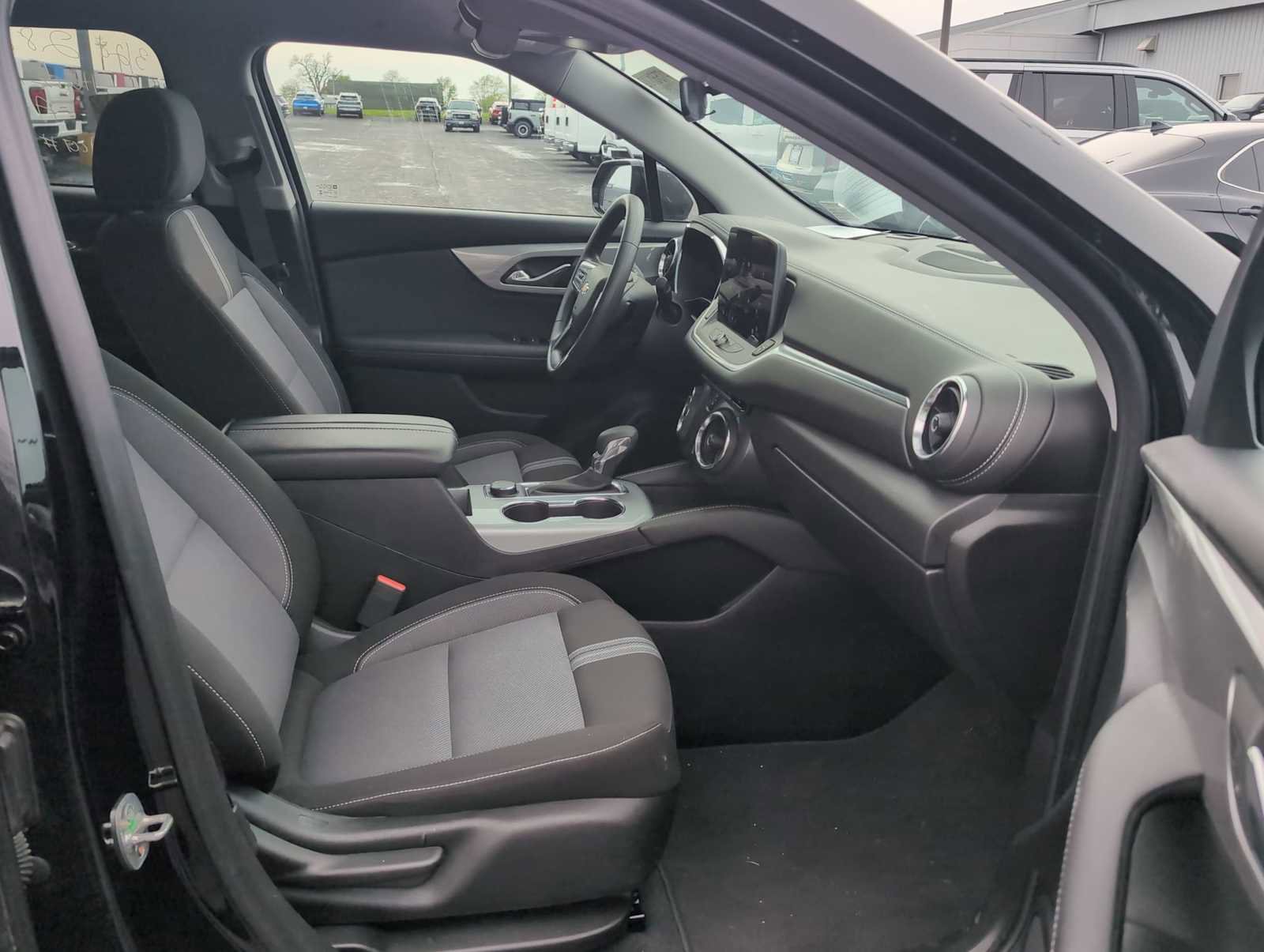 Used 2025 Chevrolet Blazer LT image 6