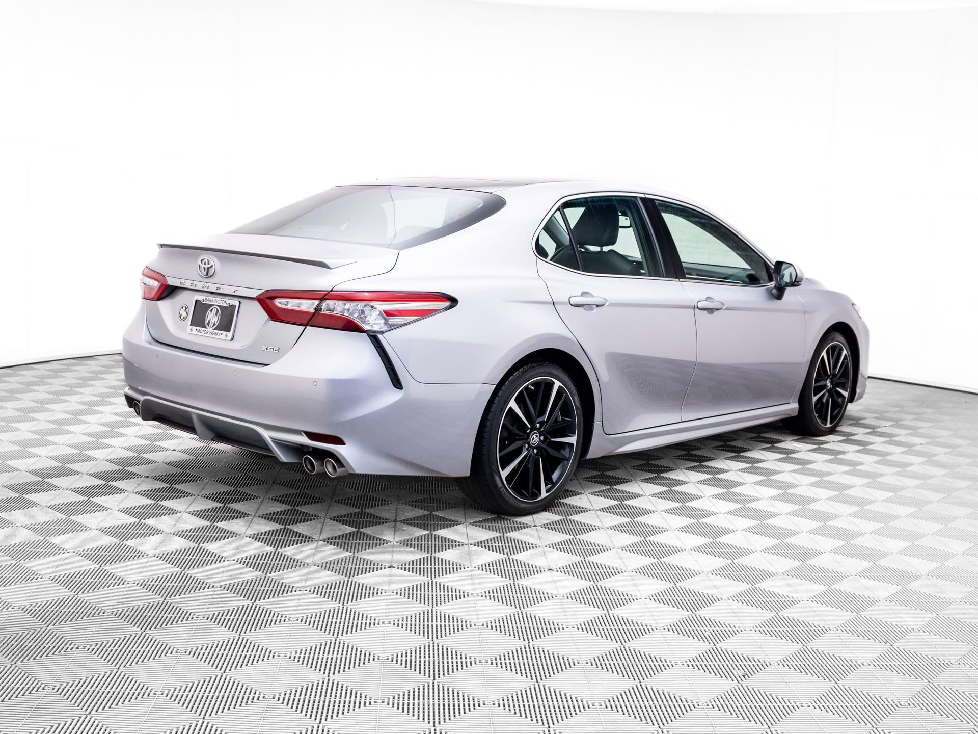 Used 2018 Toyota Camry XSE image 6