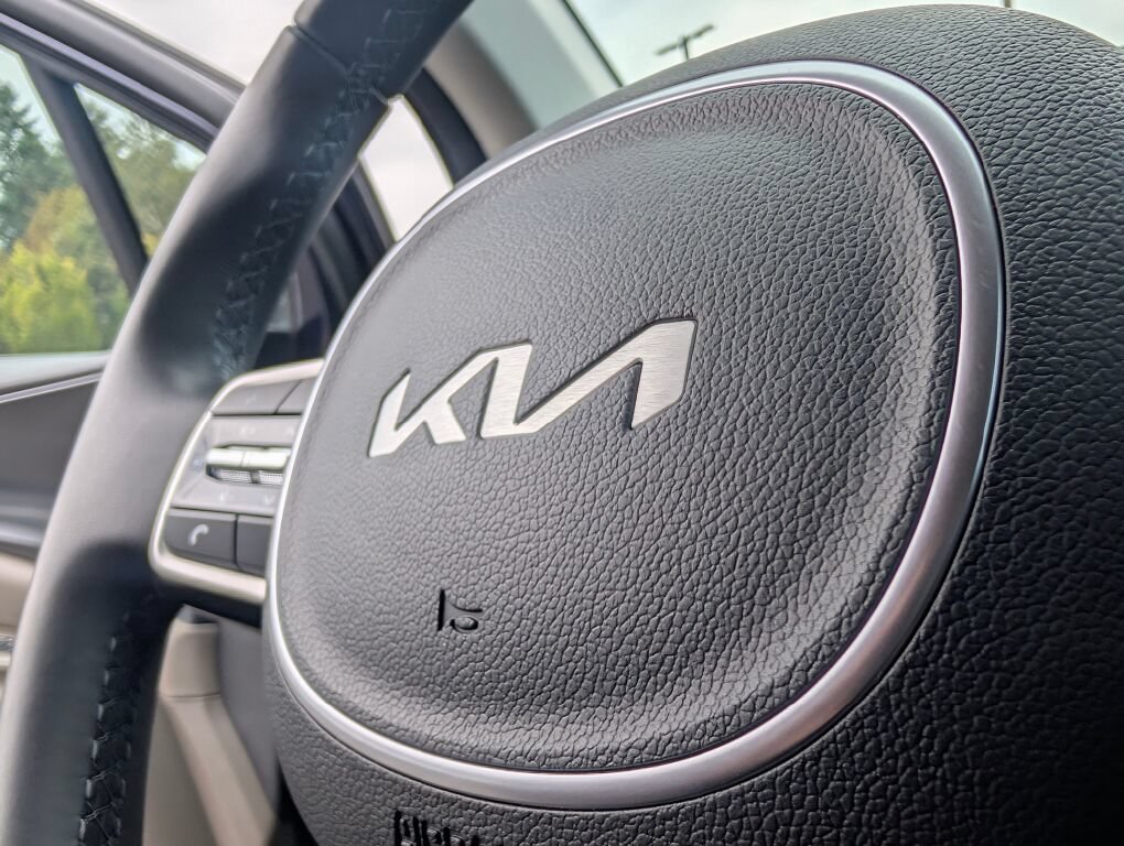 Certified 2025 Kia Carnival FWD image 21