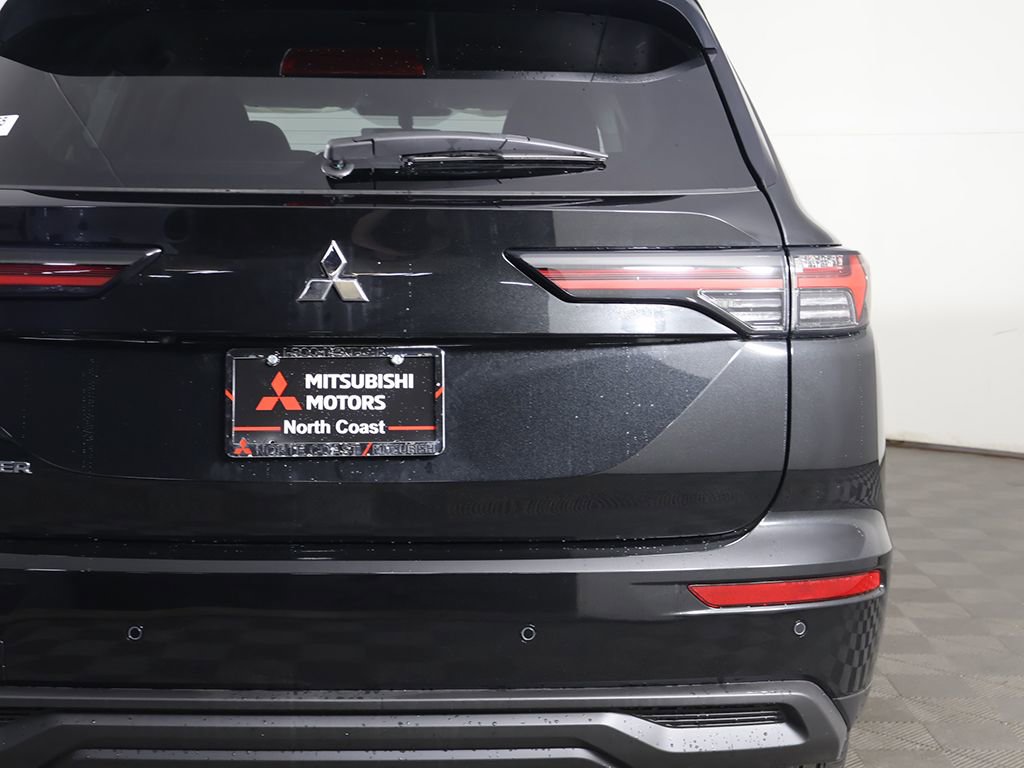 New 2026 Mitsubishi Outlander ES FWD image 15