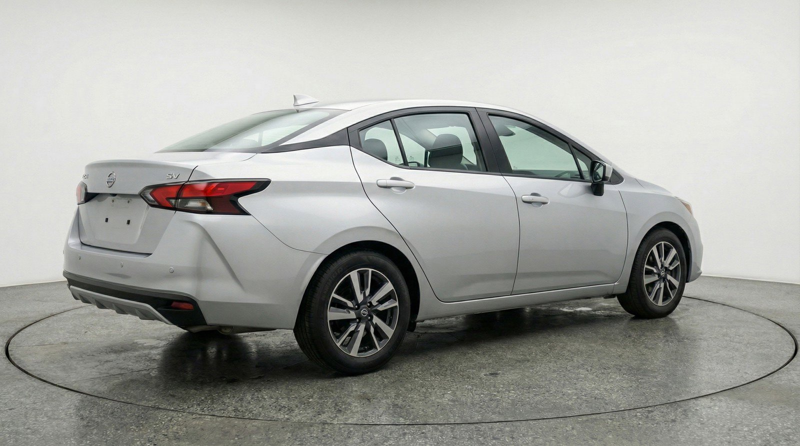 Used 2025 Nissan Versa SV image 9