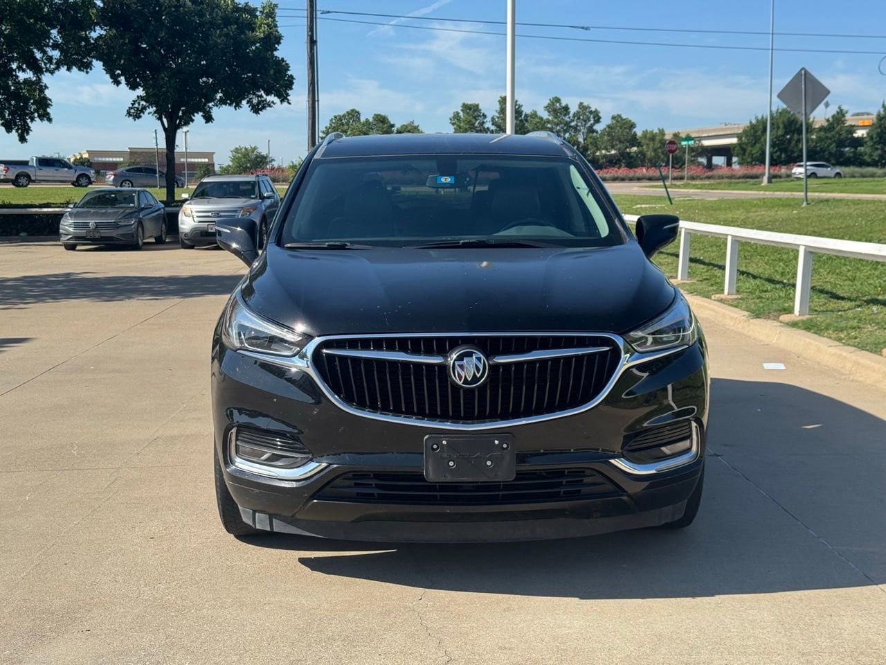 Used 2019 Buick Enclave Essence FWD image 2