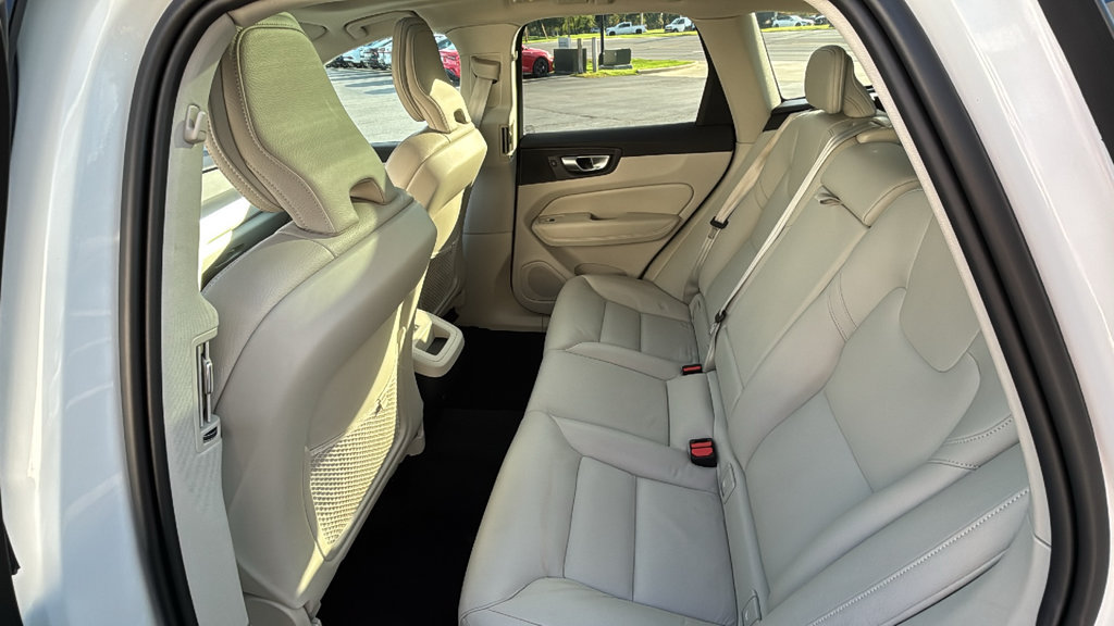 Certified 2024 Volvo XC60 B5 Core w/ Protection Package Premier AWD/4WD image 10