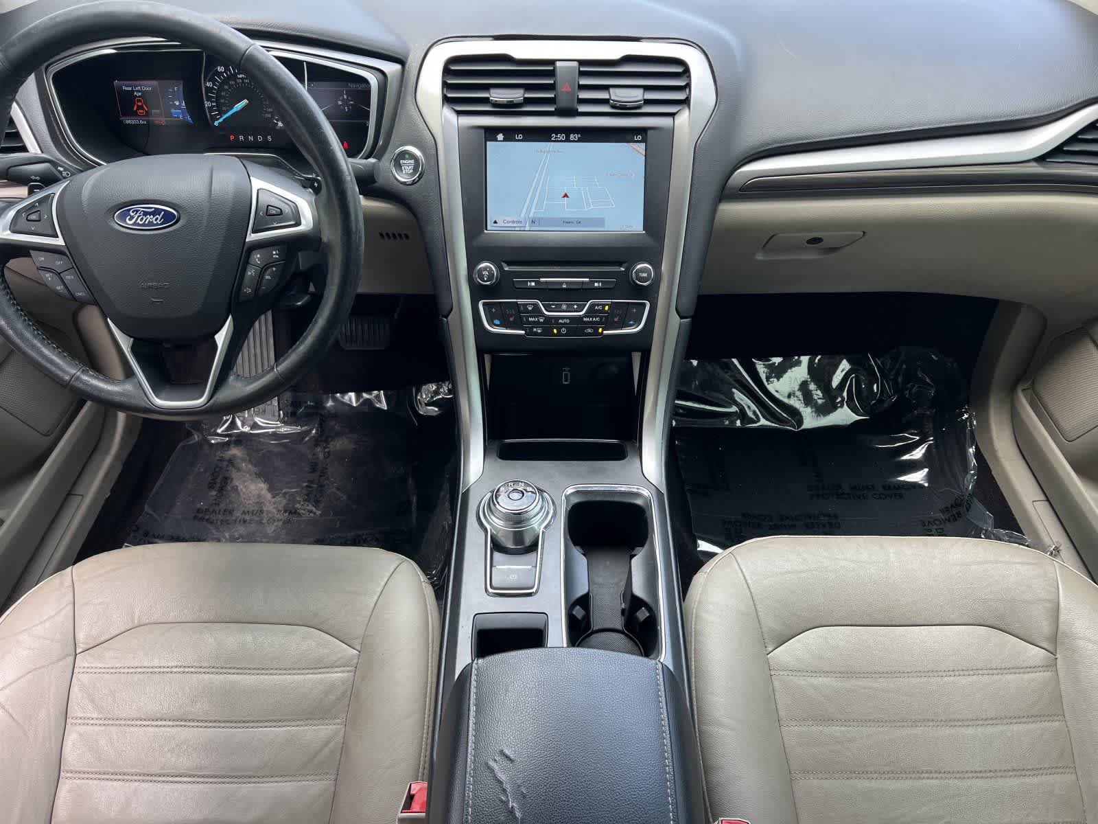 Used 2017 Ford Fusion SE w/ Fusion SE Technology Package FWD image 4