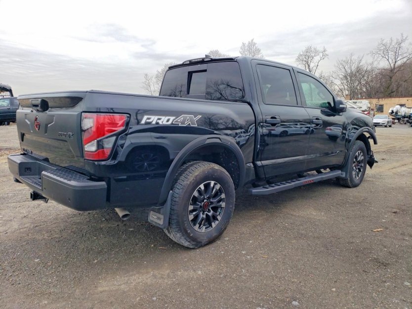 Used 2024 Nissan Titan PRO-4X w/ Pro-4x Convenience Package image 5