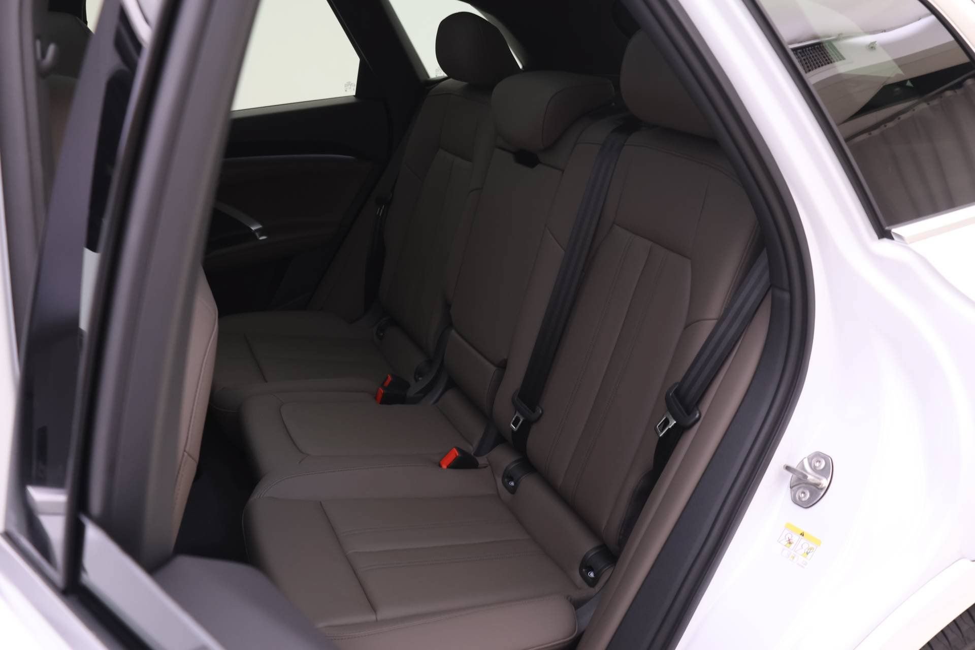 Used 2025 Audi Q5 Premium Plus w/ Premium Plus AWD/4WD image 11