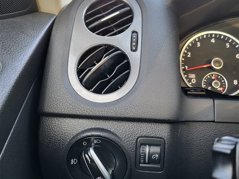 Used 2013 Volkswagen Tiguan SE FWD image 19