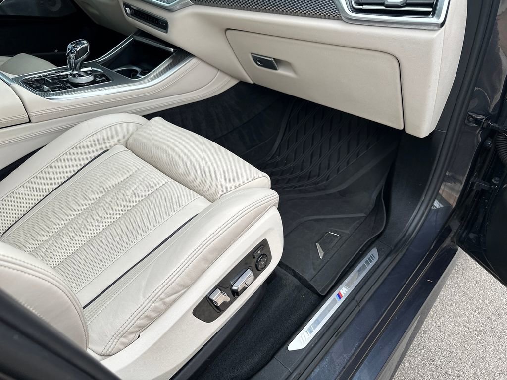 Used 2019 BMW X5 xDrive50i w/ M Sport Package AWD/4WD image 41