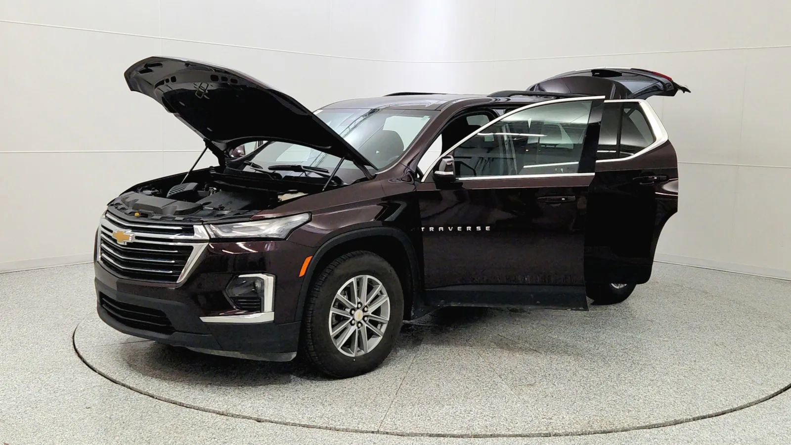 Used 2023 Chevrolet Traverse LT image 10