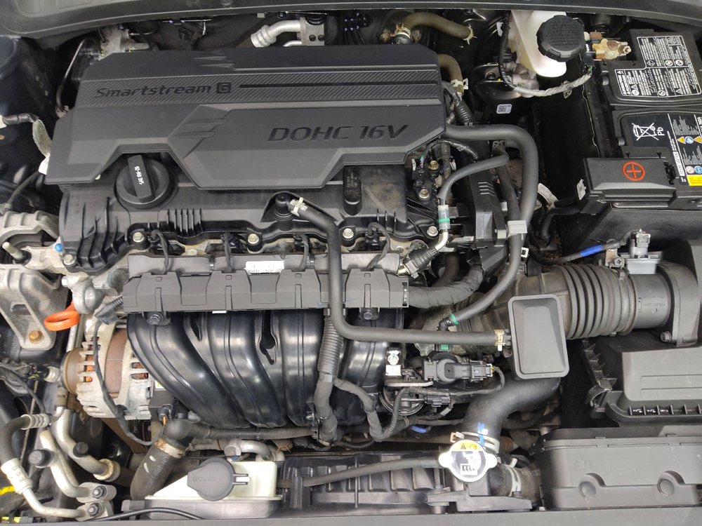 Used 2021 Hyundai Elantra SE w/ Cargo Package image 30