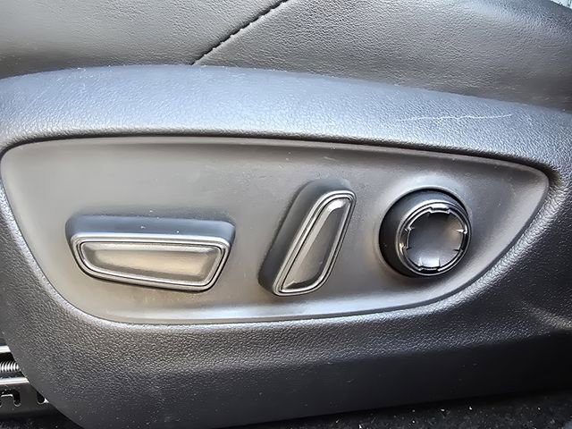 Used 2021 Toyota Venza XLE w/ Softex Package image 22