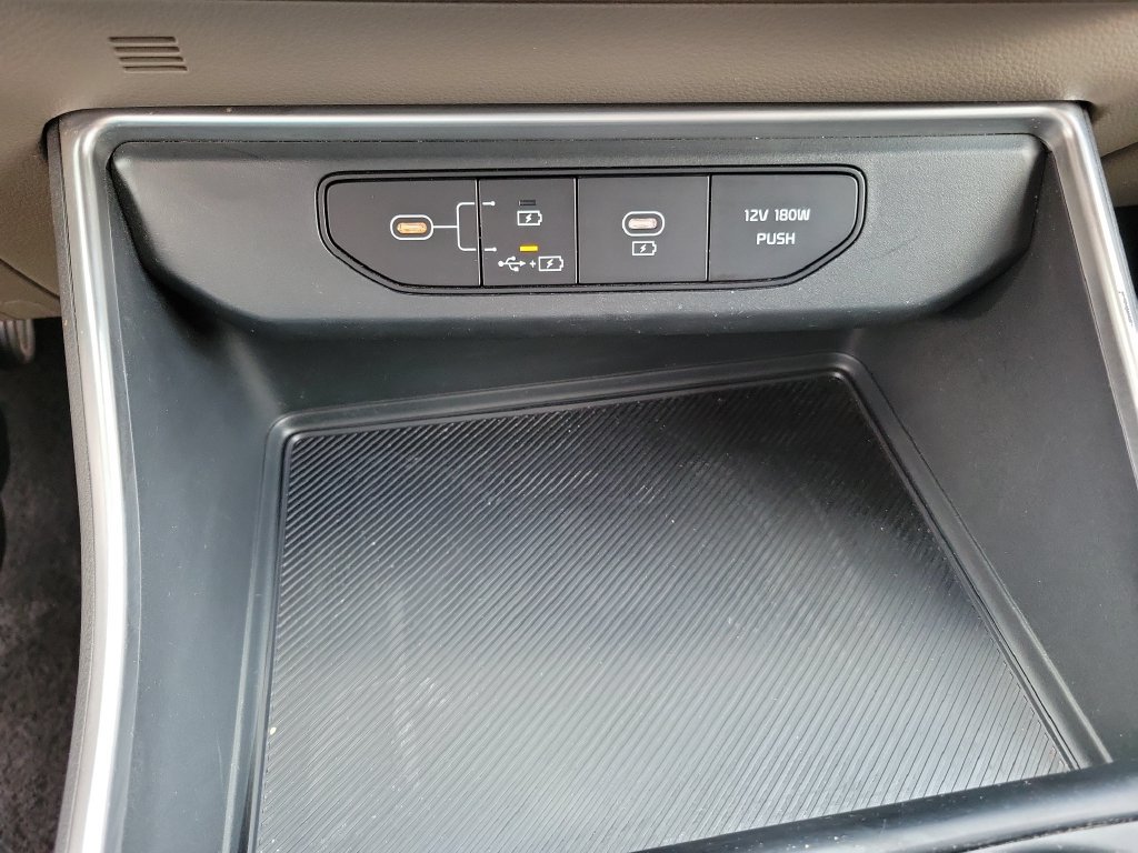 Used 2025 Kia Carnival FWD image 21