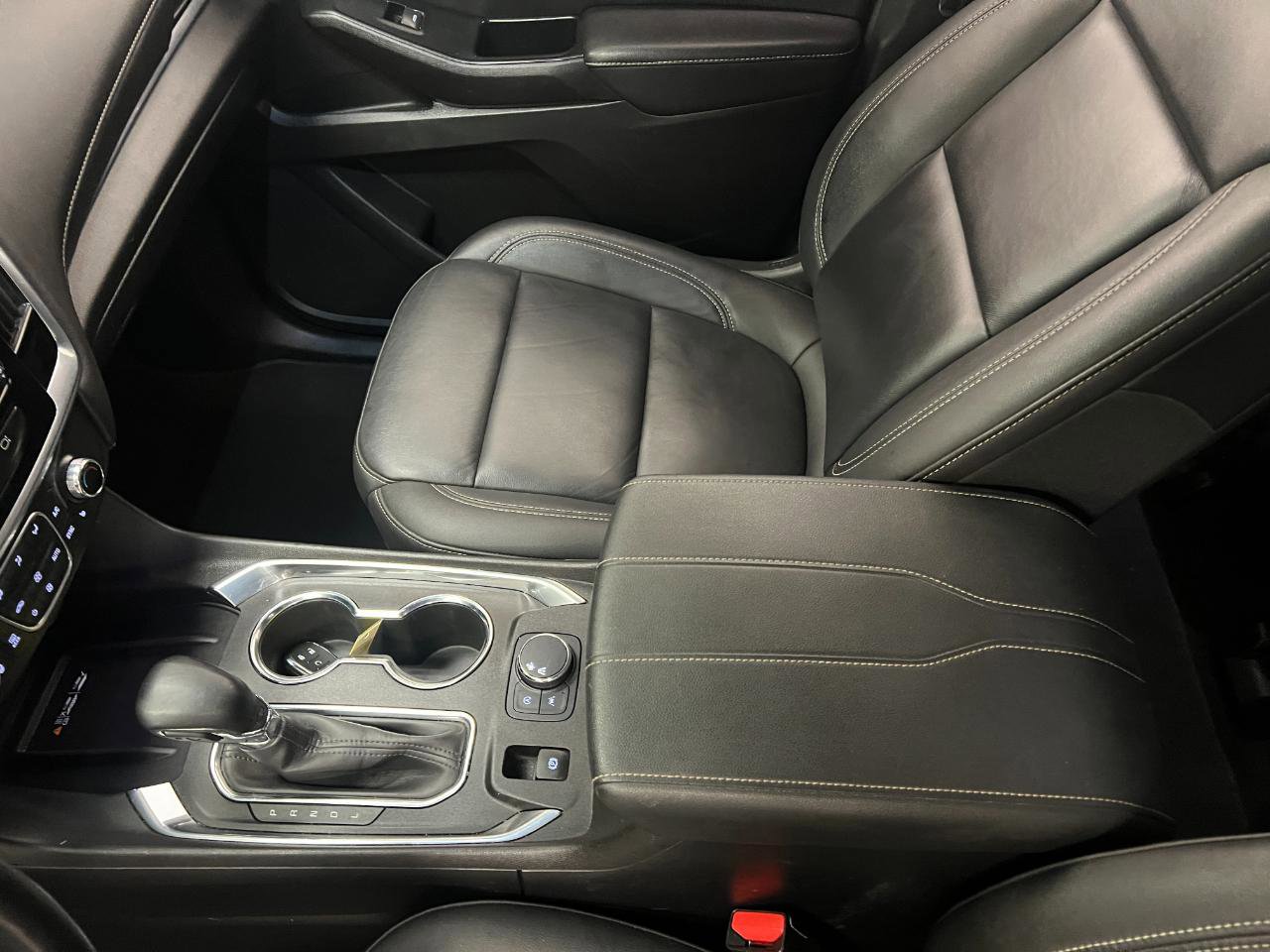 Used 2023 Chevrolet Traverse LT FWD image 25