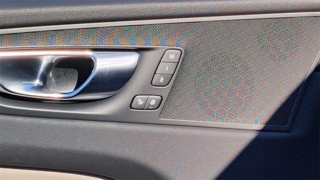 New 2026 Volvo XC60 B5 Plus w/ Climate Package image 9