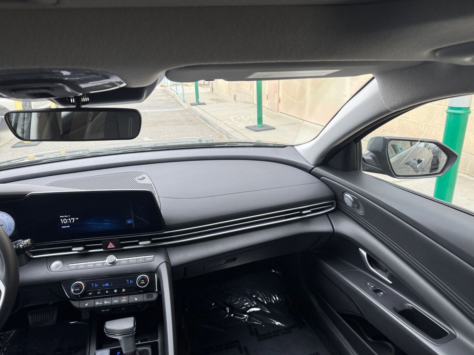 Used 2025 Hyundai Elantra SEL image 36