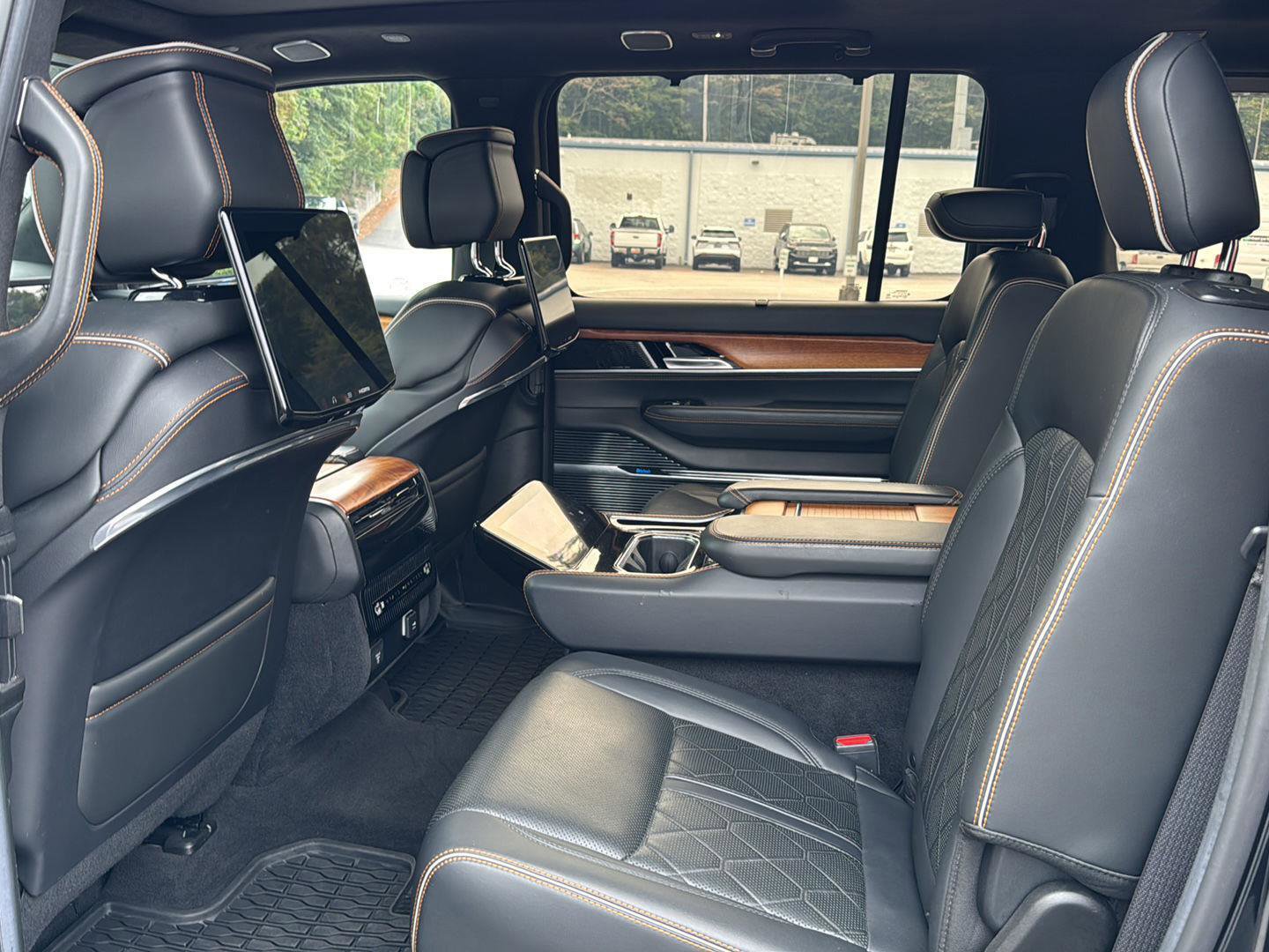 Used 2022 Jeep Grand Wagoneer Series III w/ Rear Seat Video Group 1 image 9