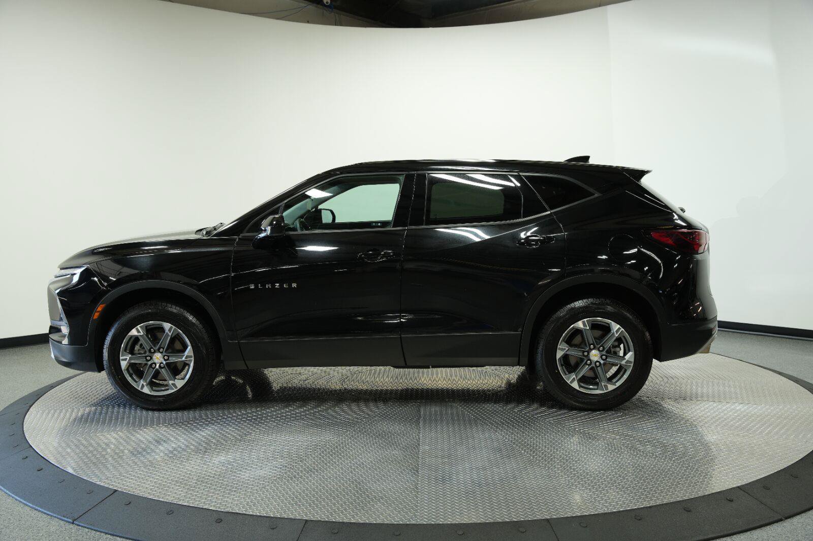 Certified 2025 Chevrolet Blazer LT FWD image 5