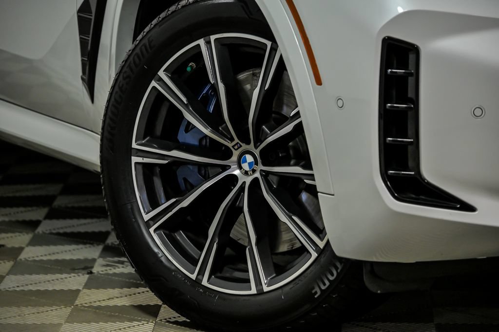 Used 2025 BMW X5 M60i AWD/4WD image 3