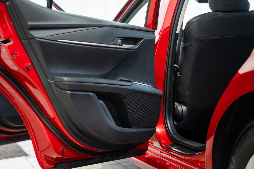 Used 2025 Toyota Camry LE image 31