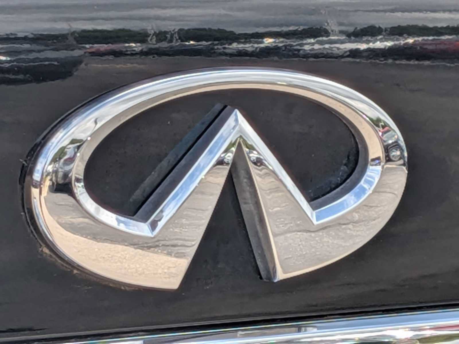 Used 2018 INFINITI Q70 Luxe RWD image 11