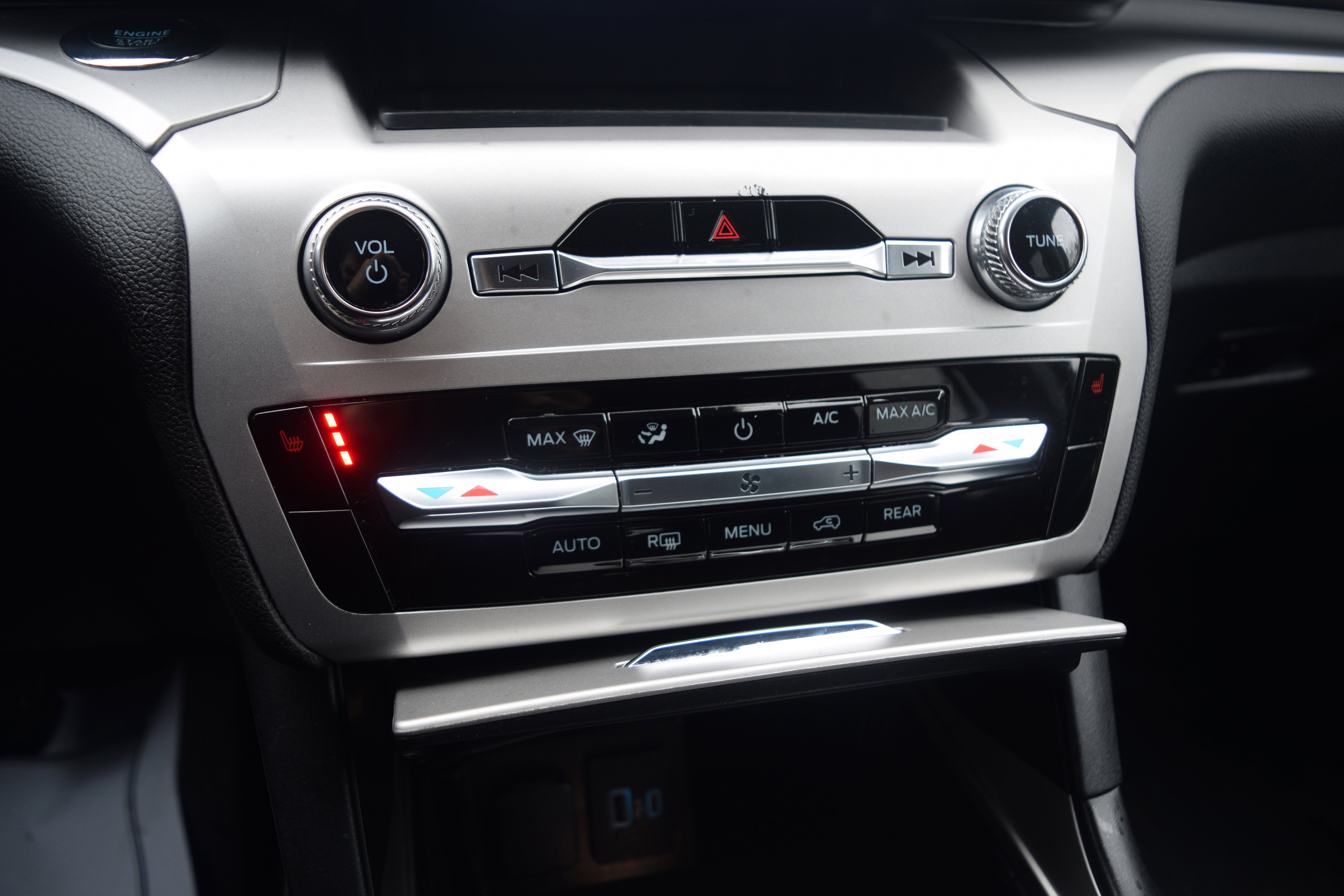 Used 2022 Ford Explorer XLT image 11