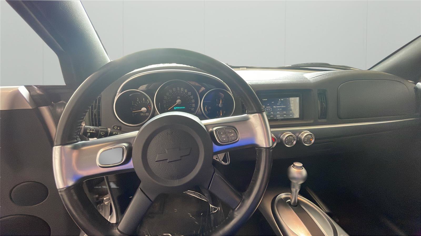 Used 2004 Chevrolet SSR w/ Preferred Equipment Group RWD image 22
