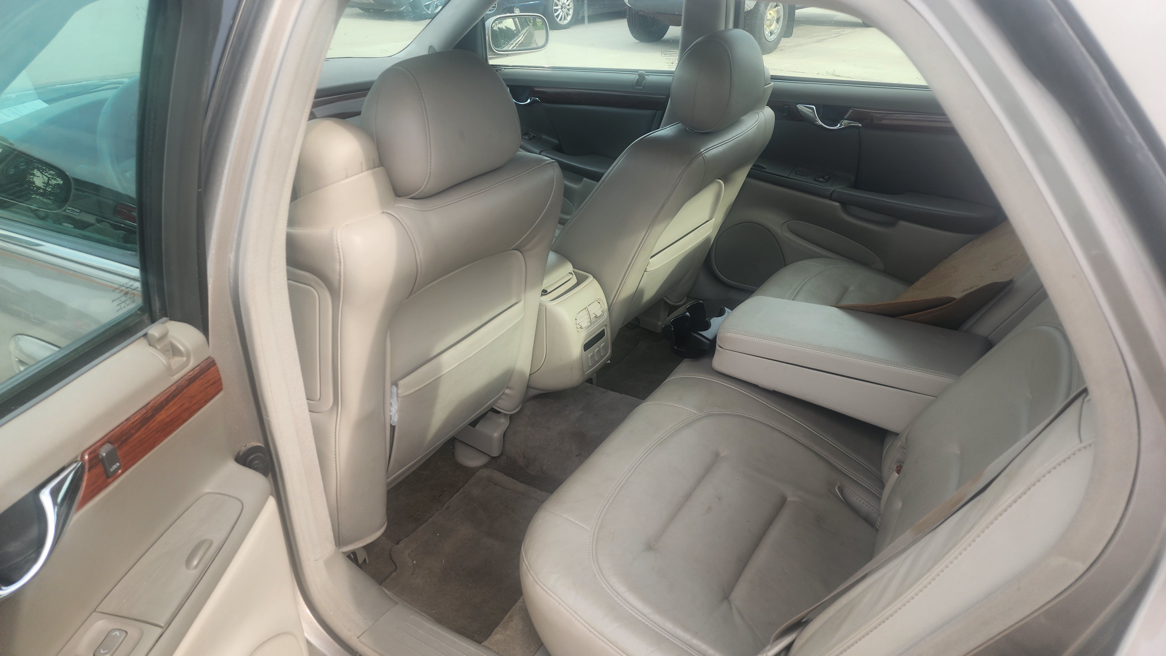 Used 2001 Cadillac De Ville w/ Comfort/Convenience Pkg FWD image 7