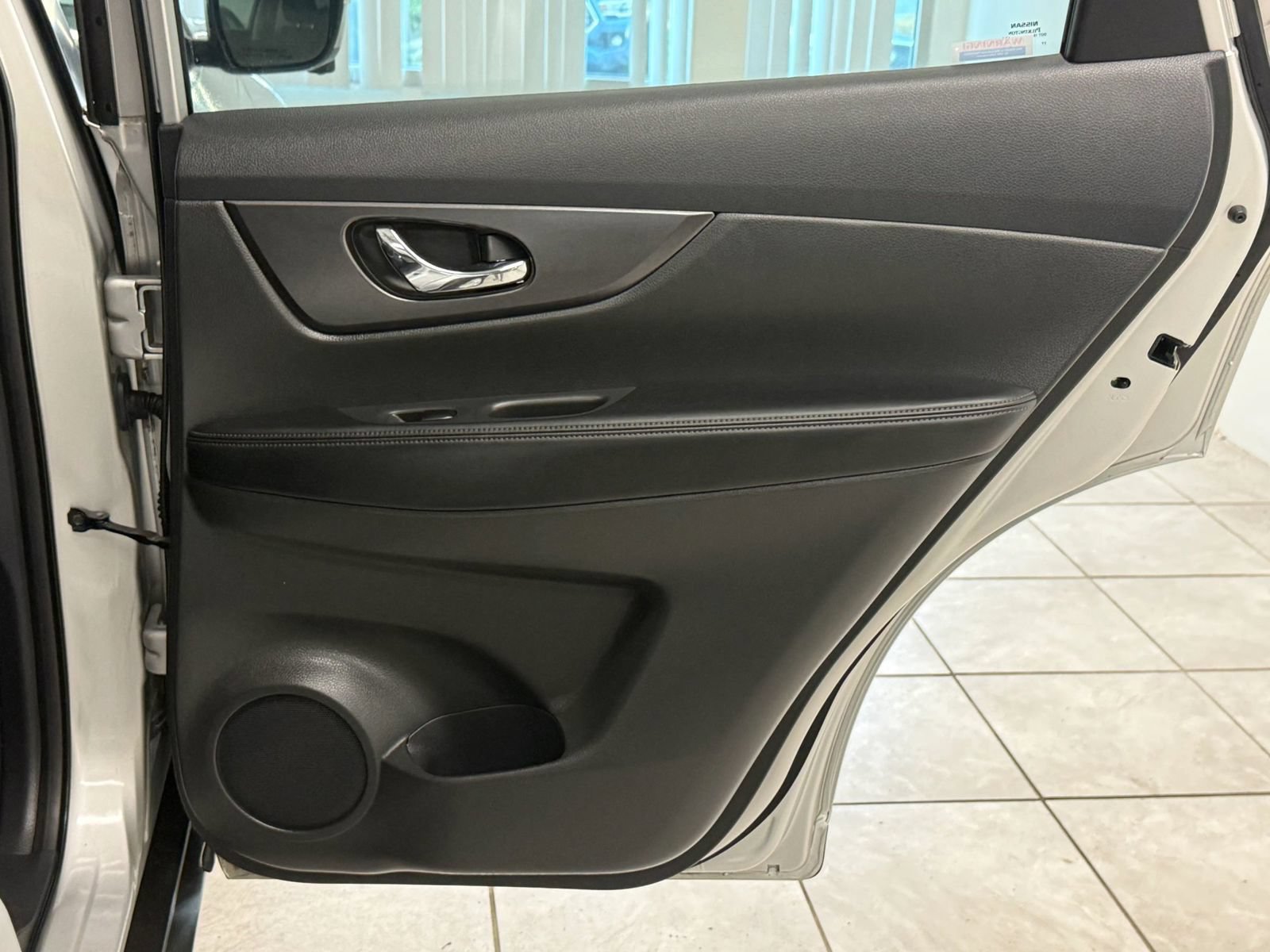 Used 2016 Nissan Rogue SV w/ SV Premium Package AWD/4WD image 22