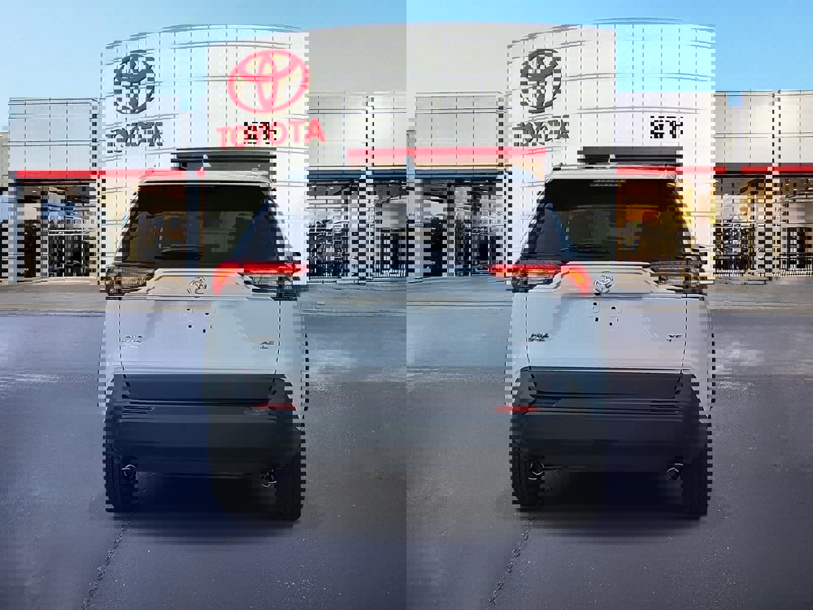 Used 2023 Toyota RAV4 XLE w/ Convenience Package image 6