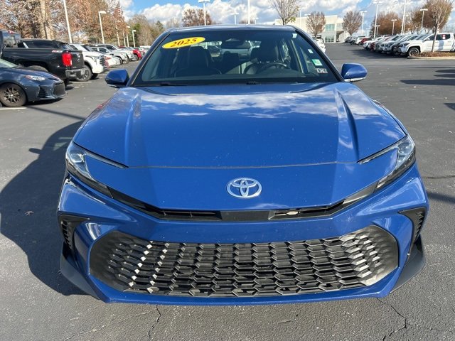 Used 2025 Toyota Camry SE image 2