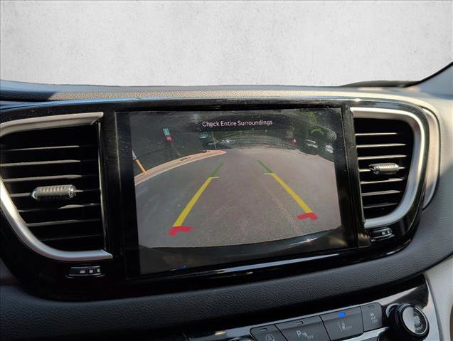 Used 2023 Chrysler Pacifica Touring-L image 14